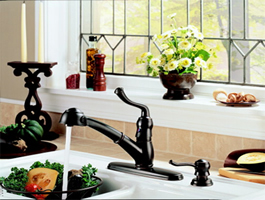 Delta Saxony Single Handle Pull Out Kitchen Faucet